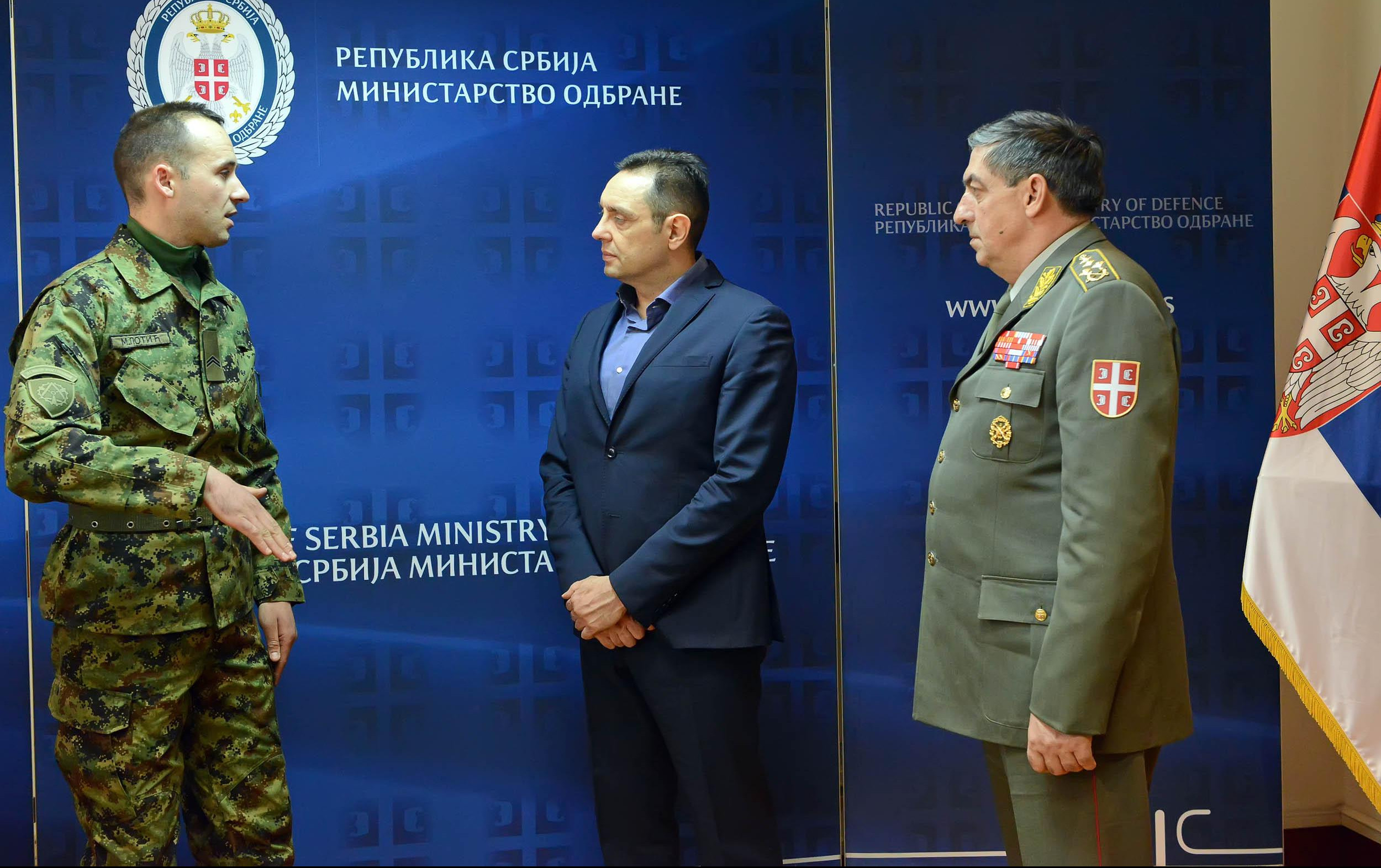 VULIN I DIKOVIĆ na svečanosti povodom završetka školovanja oficira: Srbija je vojno neutralna i odlučna da sama donosi odluke